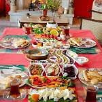 מלון Pervin Hanim Konagi אלאקאטי