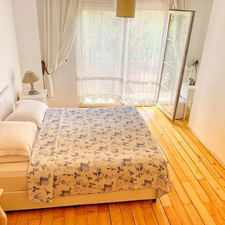 Pervin Hanim Konagi *